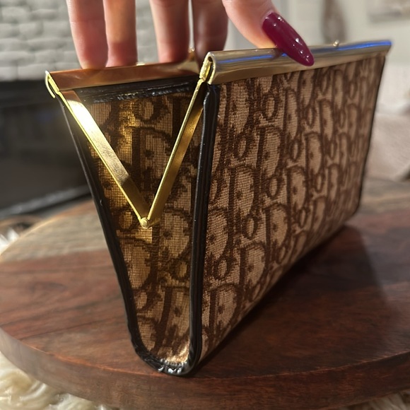 VINTAGE DIOR KISS LOCK CLUTCH - Picture 4 of 9